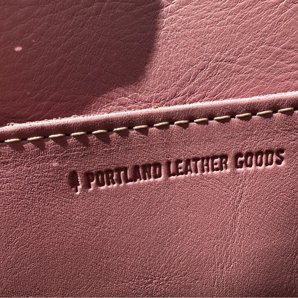 Adorable pink Portland, leather goods, Crossbody tote. Great for any season. - Picture 5 of 11